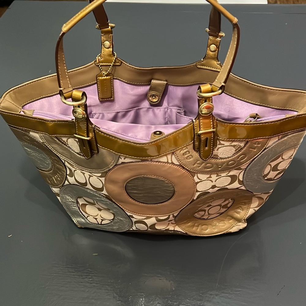 Coach Handbag with Lavender Interior 💜💛